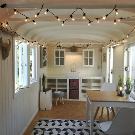 Apartment Zurueck Zur - Urlaub Im Zirkuswagen, Sommeratelier Oder Schindelwagen Adenbach