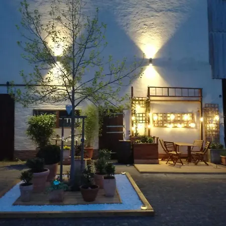 Zurueck Zur - Urlaub Im Zirkuswagen, Sommeratelier Oder Schindelwagen *