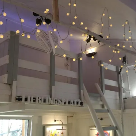 Zurueck Zur - Urlaub Im Zirkuswagen, Sommeratelier Oder Schindelwagen *